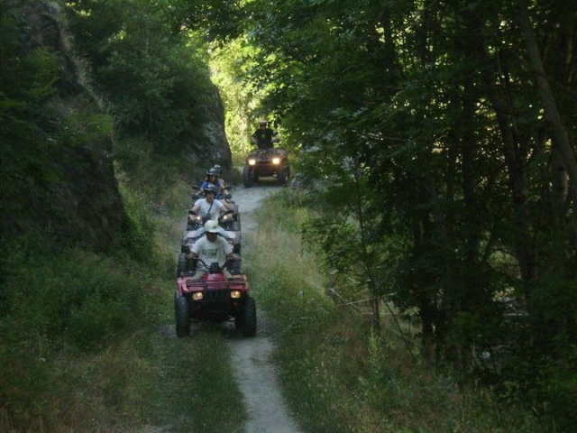 cuatrimotos por el bosque